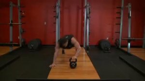 Отжимания с упором на гирю mp4