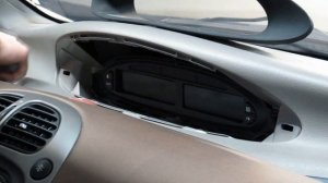 How to remove a Citroën Xsara Picasso instrument cluster [HD]