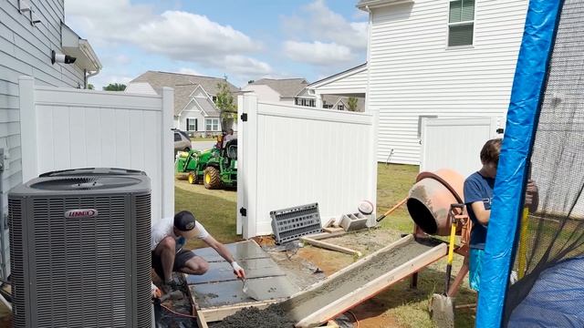 Делаем кашпо из досок. Заливаем дорожку. Обустройство заднего двора #америка #влог смотреть онлайн