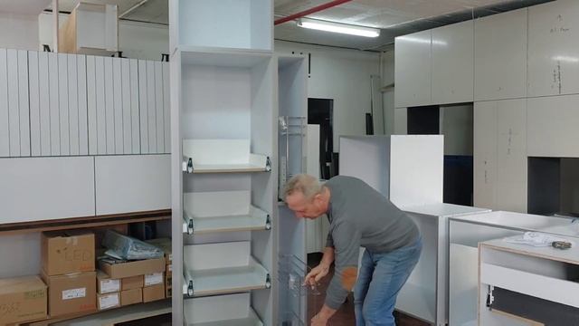 Как правильно распределить зоны хранения в кухне. смотреть онлайн