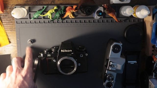 Inspecting Nikon F3 and Pentax K1000 смотреть онлайн