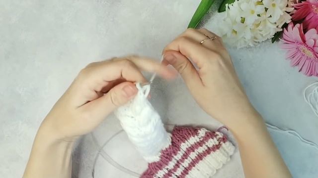 Короткие носочки//Тапочки на двух спицах с объемной косой по мыску и с удобной пяткой смотреть онлайн