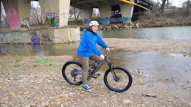 ТАКИХ ВЕЛОСИПЕДІВ БІЛЬШЕ НЕ ІСНУЄ смотреть онлайн