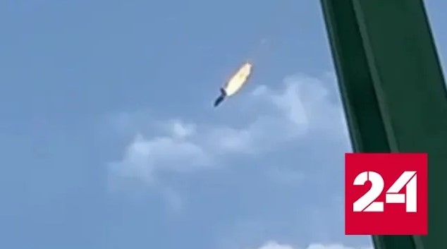 Горящий МиГ-31 в небе над Мончегорском сняли на видео - Россия 24 