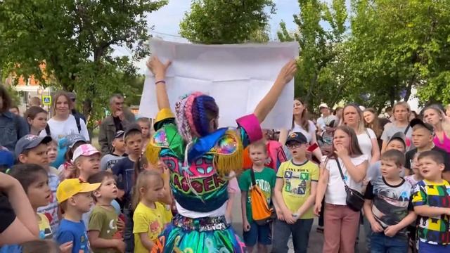 День защиты детей. Праздник для малышей. Варвара танцует