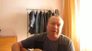 Снова белый пух возле тополей