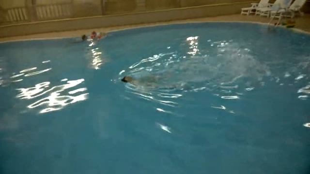 Учимся плавать на спине смотреть онлайн