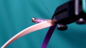 Мушка на хариуса из пенки