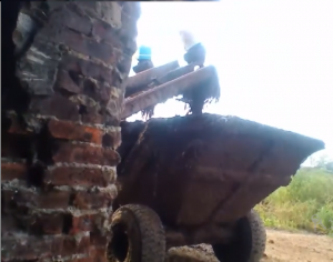 выгон навоза в телегу