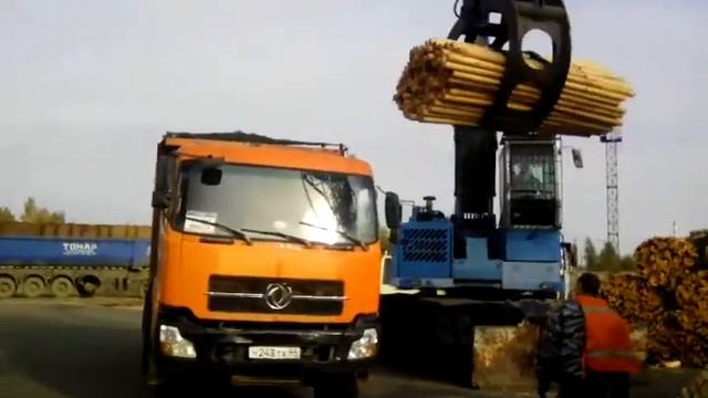 Загрузка леса в кузов машины смотреть онлайн