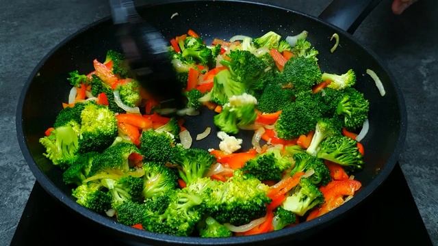 Простой рецепт вкусной СВИНИНЫ с БРОККОЛИ на сковороде. Мясо тает во рту!