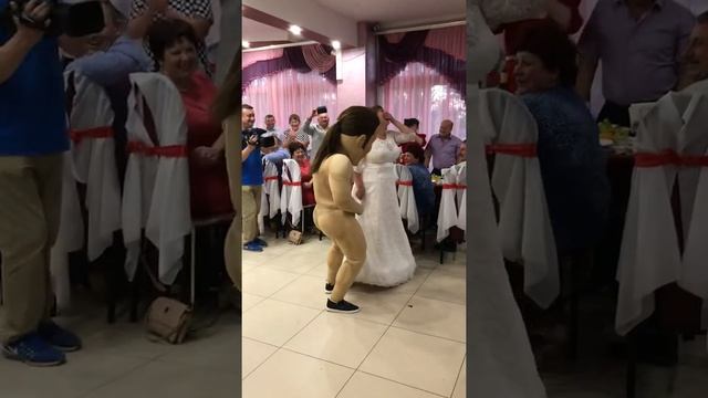 Прикольный номер на свадьбе???Ростовые куклы