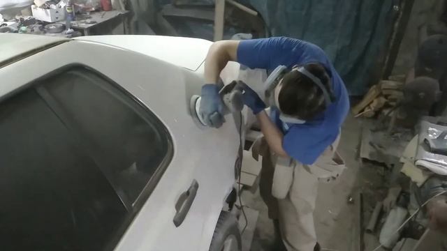 Фольксваген венто, рихтовка, шпаклёвка. Подготовка авто к покраске в гараже.