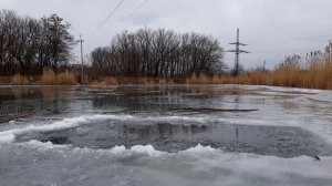Экстремальное плавание в ледяной воде.