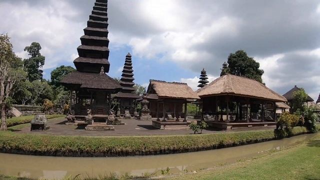 Taman Ayun Temple in Bali - Adventure Guru смотреть онлайн