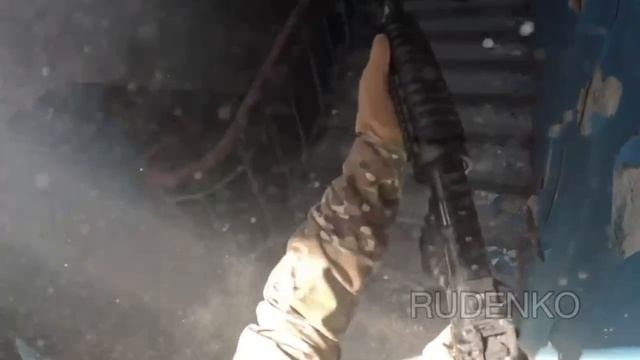 ??Бой на лестничном пролете в Артемовске. С ГоуПро уничтоженных хохлов??