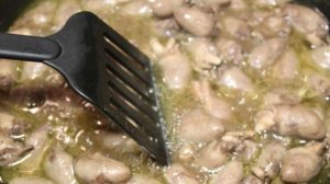 Куриные сердечки с луком