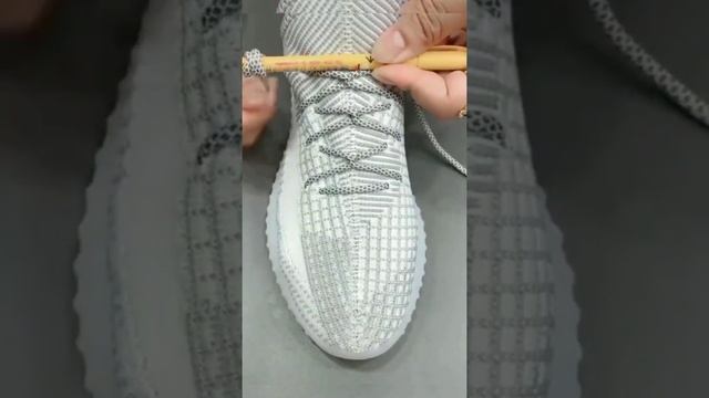 ШНУРОВКА Yeezy Boost / как завязать шнурки на кроссах симпл #shorts