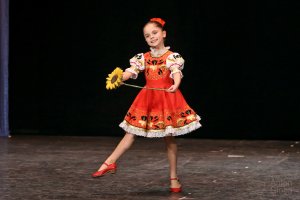 "Золотая хохлома", ансамбль "После уроков". "Golden Khokhloma", ensemble "After the lessons".