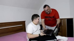 Sin i otac se izluđuju