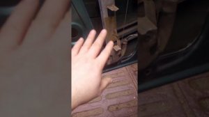 Обзор задней двери с внутренней стороны Рено Меган 2.