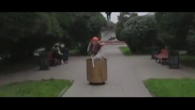 Очень забавный видеоролик про главную Бабку Ёжку страны? смотреть онлайн