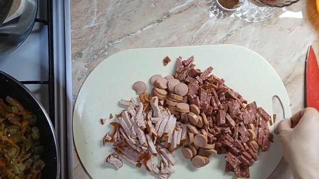 Вкуснейшая солянка. ПРОСТОЙ РЕЦЕПТ сборной СОЛЯНКИ. Пошаговый рецепт мясной сборной солянки.