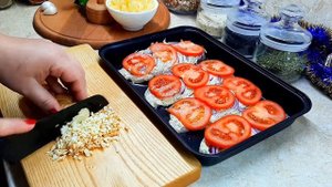 Сочные отбивные с ананасами помидорами и сыром