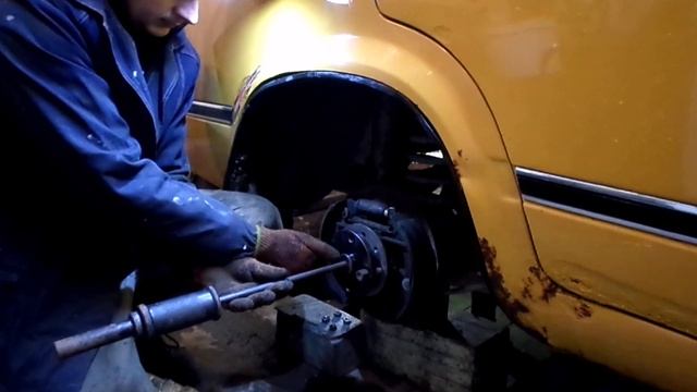 Гудит, гул, шум в задней части автомобиля ВАЗ 2101-07 смотреть онлайн