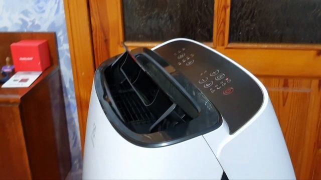 Кондиционер мобильный Electrolux EACM-10 HR/N3 смотреть онлайн