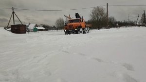 Урал едет по снегу