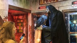 Как американцы празднуют Хэллоуин в Сша. Магазин Halloween spirit. Маска из "Хэллоуин убивает "