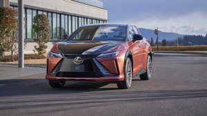 Lexus RZ 450e  - первый чистокровный кроссовер компании