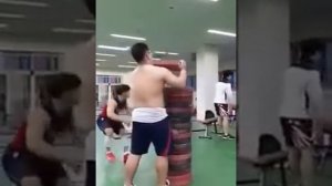 Китайцы прыгают на блины.Chinese jump.