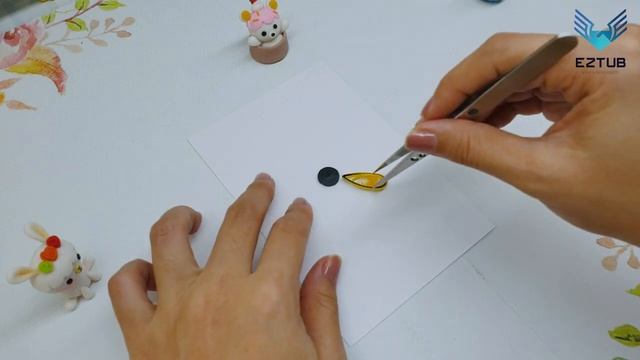 Steps to make mysterious black yellow chrysanthemum from quilling  Basic Paper Quilling Card