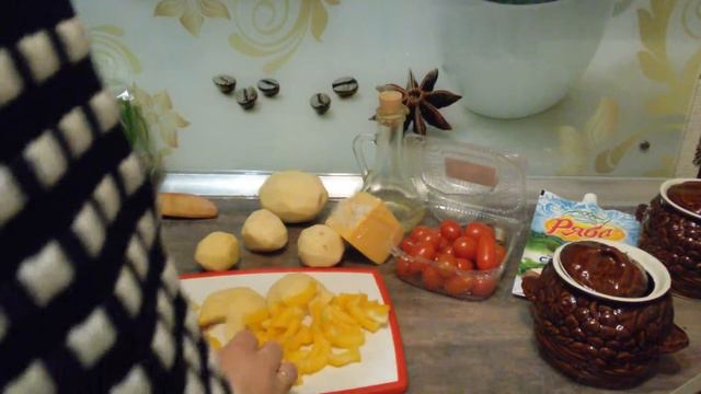 Ну очень вкусное и сочное блюдо в горшочках