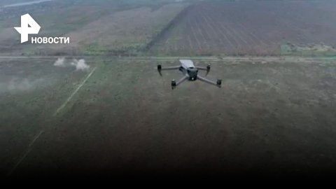 Воздушный бой дронов: российский коптер одолел украинский / РЕН Новости