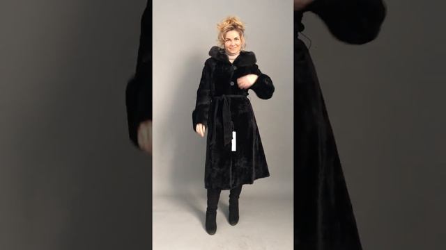 Шуба мутон ELENA FURS 9500 ₽ не новая в отличном состоянии, капюшон отд.Норка р.46-48 /11229/