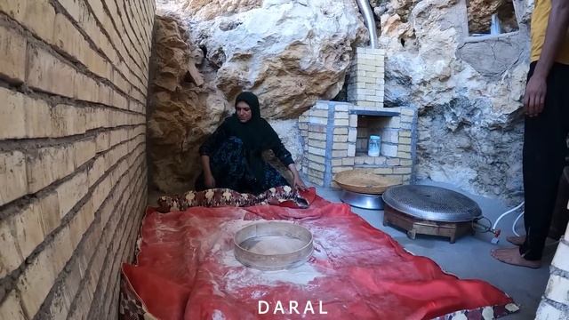 "Cooking delicious traditional bread in the cave with mother's touch" смотреть онлайн