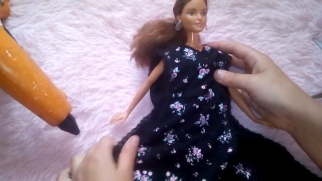 Как сделать красивое платье для куклы Барби без шитья!!!!!!!!??????✌ смотреть онлайн