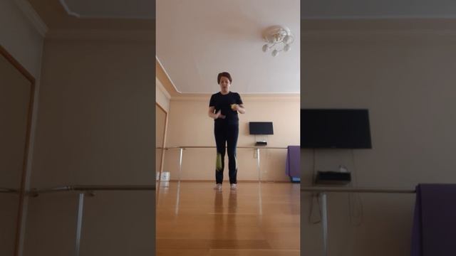 Нейрофитнес. Нейробика. Упражнения на координацию. Упражнения с мячиками.