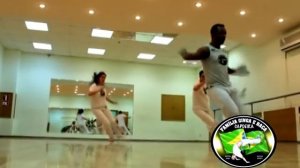 (Aula de  capoeira) master class for beginners  Familia Ginga  e Raça  C Mestre  Pepeu 2013 Moscow