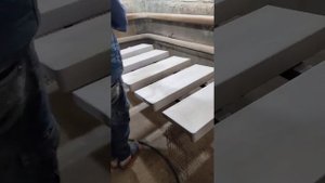 покрытие лаком ступени для лестницы, беленый дуб (сосна)