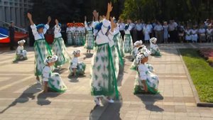Колибри в День Флага РФ. Танец- "Россия-матушка."