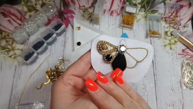 Брошь ПЧЁЛКА /мастер класс/BEE Brooch Made Of Beads And Beads #брошьпчела #брошьпчелка #брошьжужа