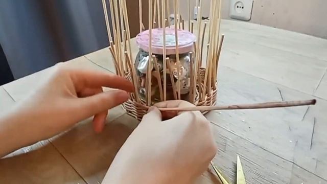 Каркас из газетных трубочек.