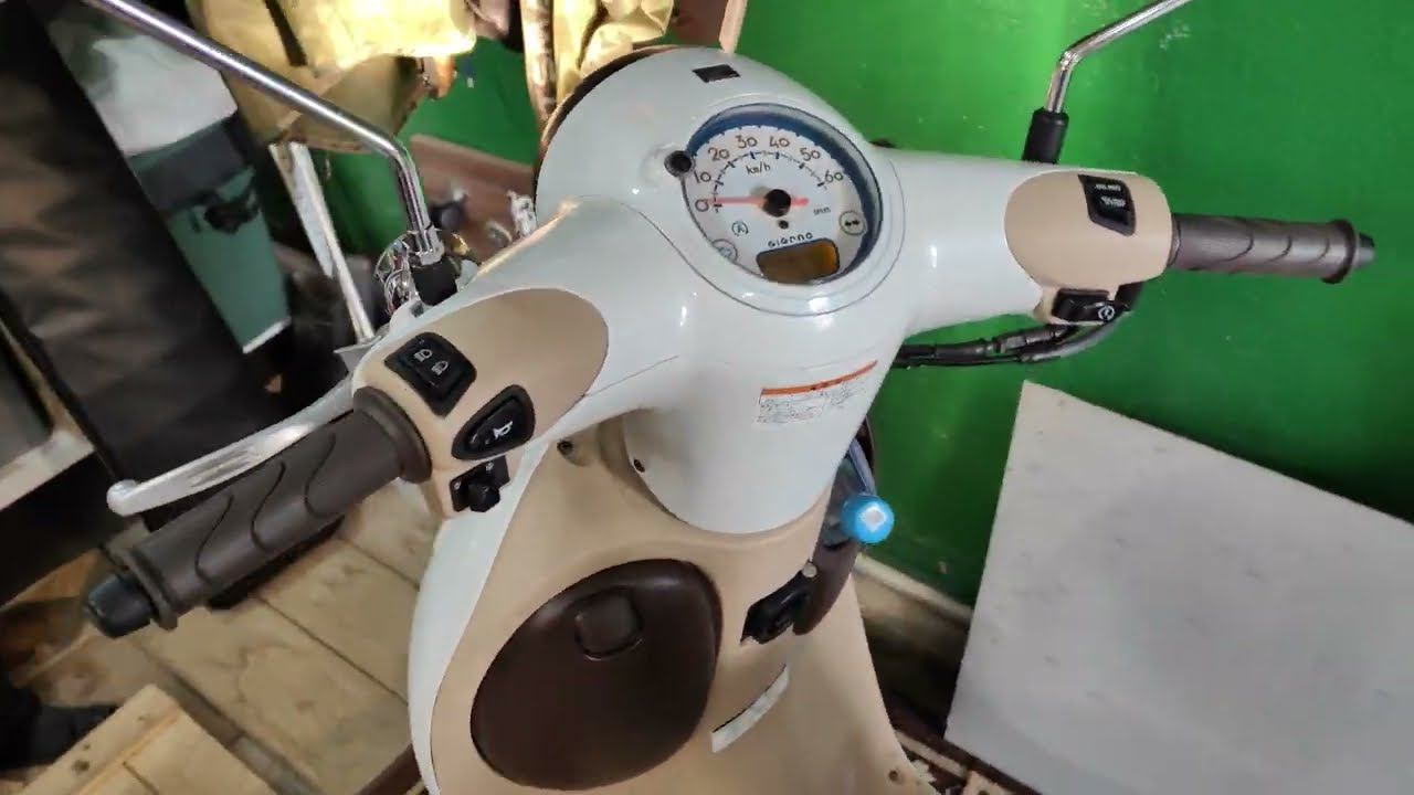 Замена масла в Honda Giorno AF 77 смотреть онлайн