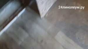 Укладка линолеума в жилой квартире с мебелью Красноярск