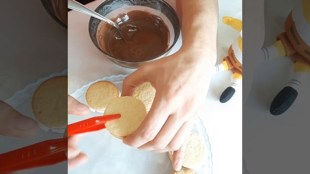 Губка Боб готовит чокопай. Spongebob prepares Choco pie