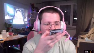 У Дипинса появилась девушка?